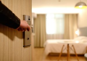 Photo d'une porte ouverte